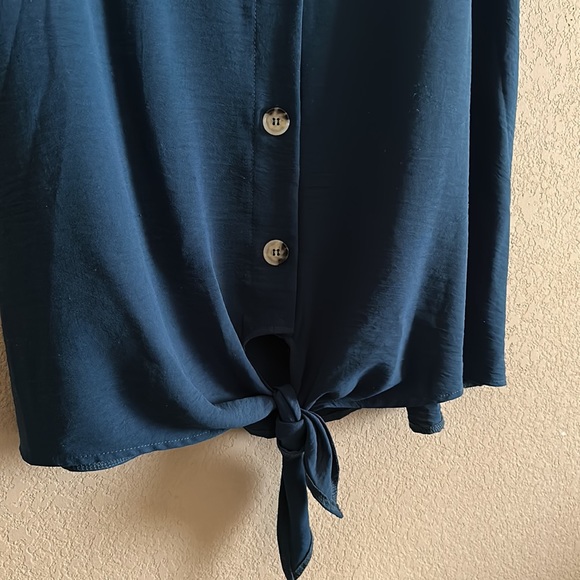 Blouse - Picture 2 of 5